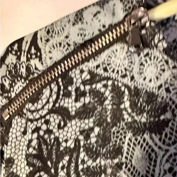 Maurice’s Ladies Long Sleeve Top Size 2 Blue Black EUC Pullover - Picture 5 of 7